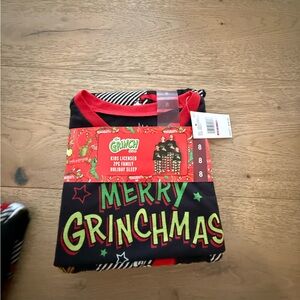 Size 8 Dr. Seuss Grinch Black and Red Pajama Set